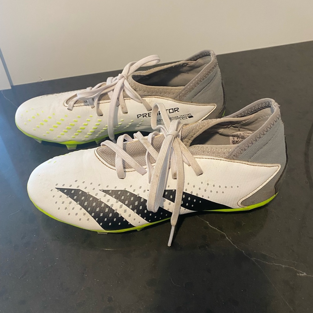 Adidas Predator 2023 Soccer Cleats very good condition